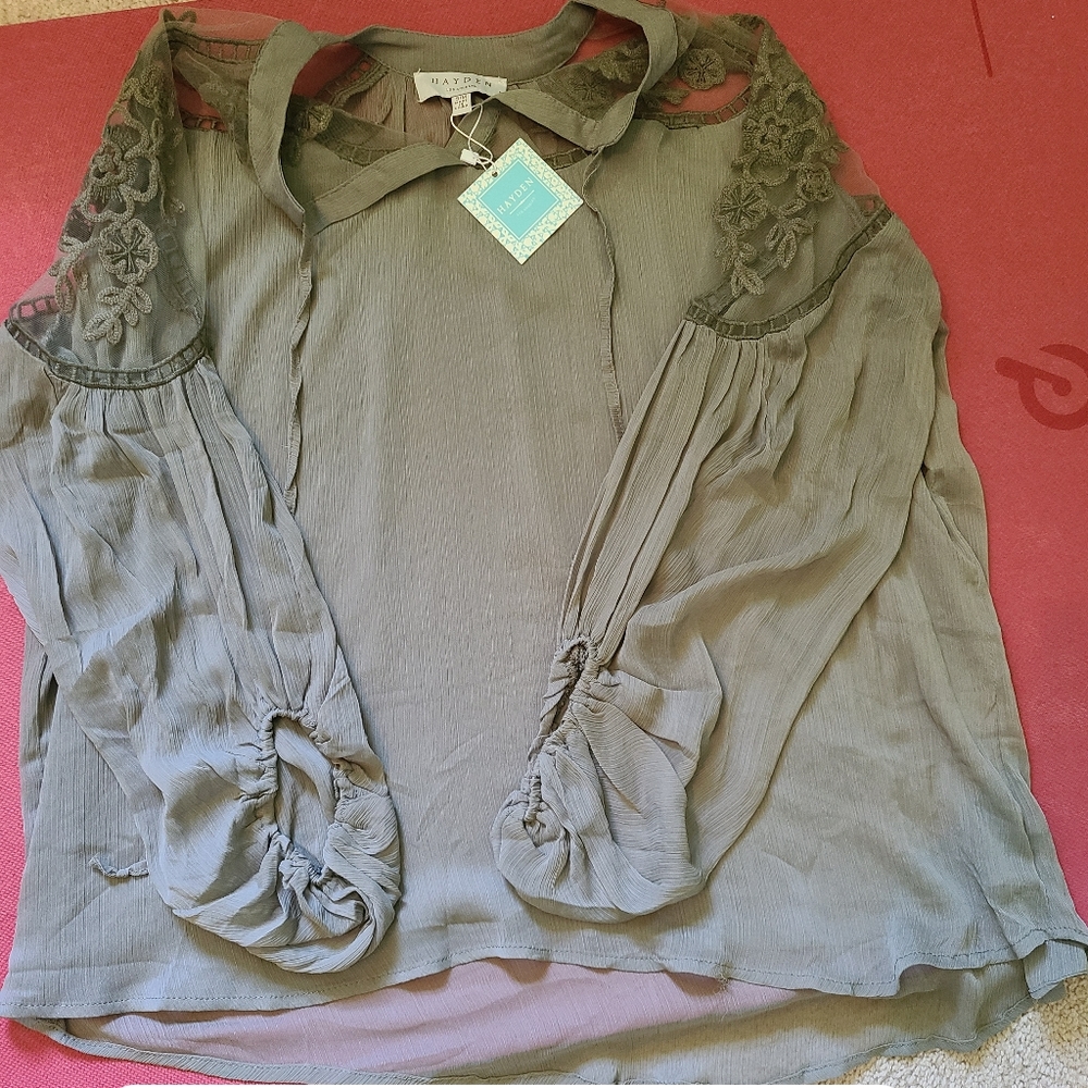 Lace detail top